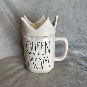 Rae Dunn - Queen mom mug